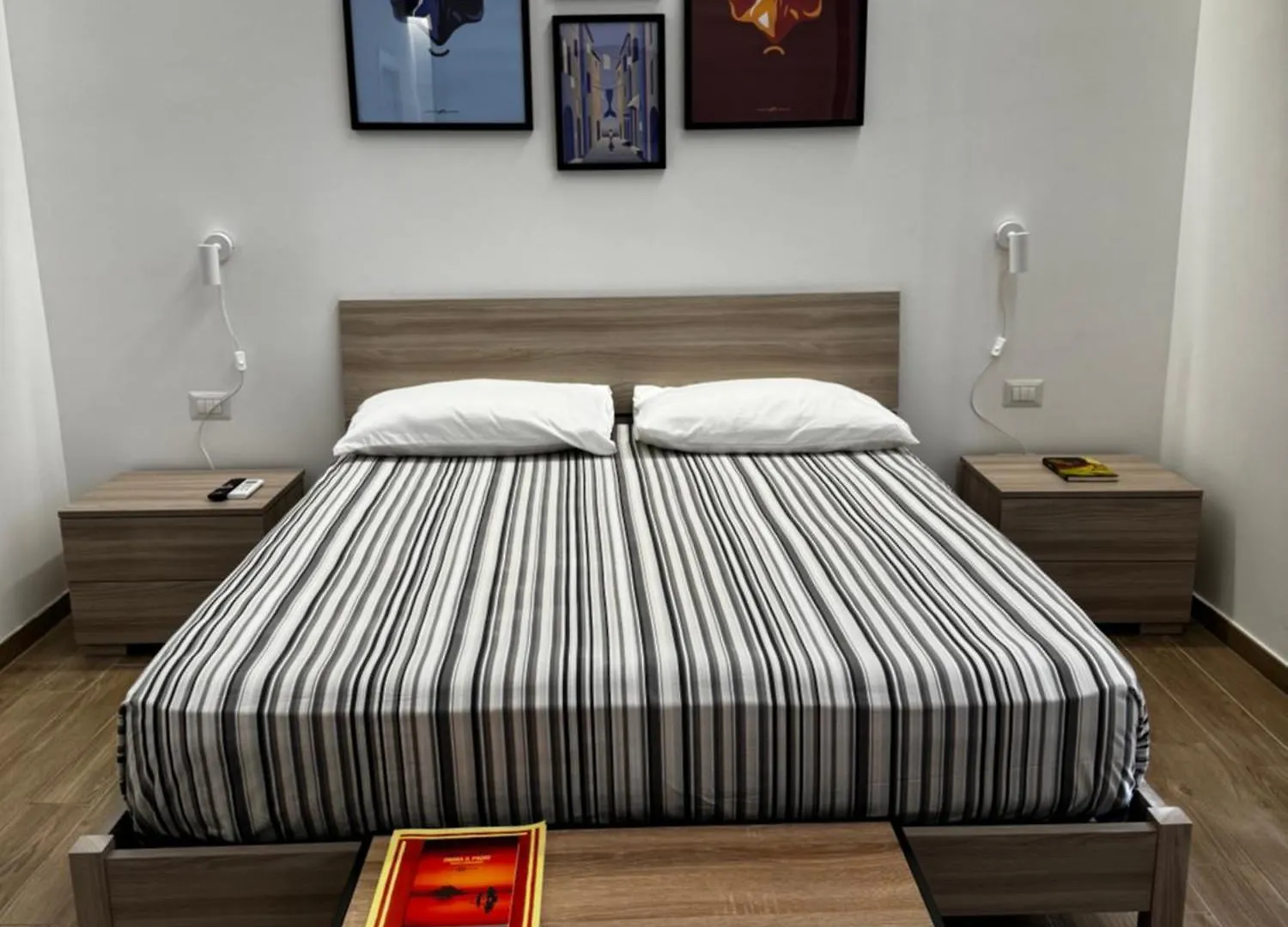 Terno Su Napoli Center Suite Apartment Italy
